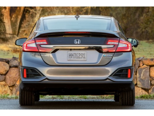 Характеристики автомобиля Honda Clarity 17 kWh Plug-In Hybrid (12.2017 - н.в.): фото, вместимость, скорость, двигатель, топливо, масса, отзывы