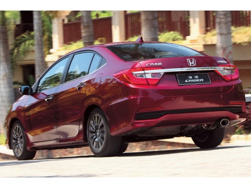 Характеристики автомобиля Honda Crider 1.8 AT Comfort (06.2013 - 09.2014): фото, вместимость, скорость, двигатель, топливо, масса, отзывы