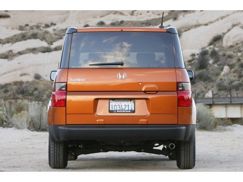 Характеристики автомобиля Honda Element 2.4 2WD MT SC (10.2006 - 07.2008): фото, вместимость, скорость, двигатель, топливо, масса, отзывы