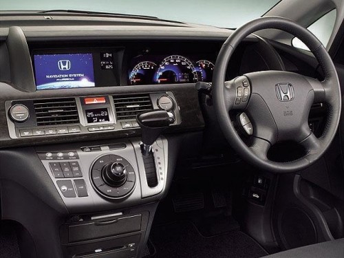 Характеристики автомобиля Honda Elysion 2.4 G aero (11.2010 - 05.2012): фото, вместимость, скорость, двигатель, топливо, масса, отзывы