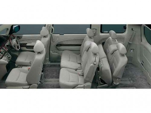 Характеристики автомобиля Honda Elysion 2.4 X 4WD (05.2004 - 08.2005): фото, вместимость, скорость, двигатель, топливо, масса, отзывы