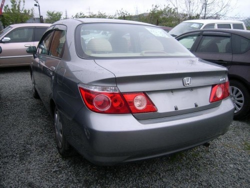 Характеристики автомобиля Honda Fit Aria 1.5A 4WD (05.2007 - 01.2009): фото, вместимость, скорость, двигатель, топливо, масса, отзывы