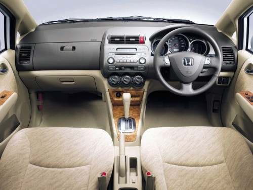 Характеристики автомобиля Honda Fit Aria 1.3 A (03.2004 - 09.2005): фото, вместимость, скорость, двигатель, топливо, масса, отзывы