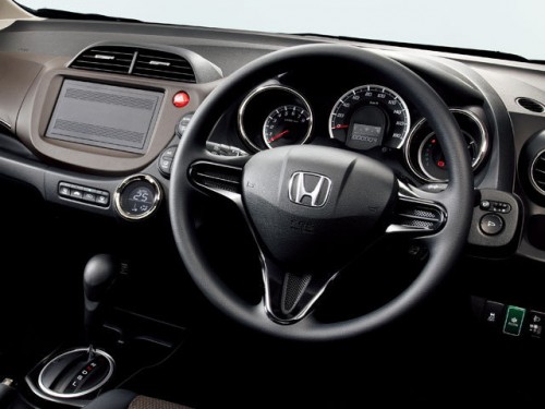 Характеристики автомобиля Honda Fit Shuttle 1.5 15C 4WD (08.2011 - 05.2012): фото, вместимость, скорость, двигатель, топливо, масса, отзывы