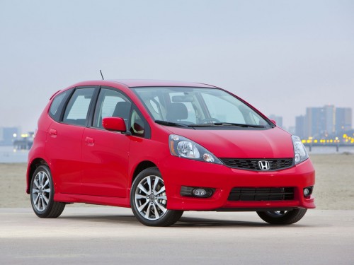Характеристики автомобиля Honda Fit 1.5 AT Sport w/ Navi (02.2012 - 01.2014): фото, вместимость, скорость, двигатель, топливо, масса, отзывы