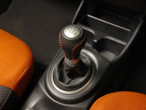 Характеристики автомобиля Honda Fit 1.3 G smart selection 4WD (10.2010 - 04.2012): фото, вместимость, скорость, двигатель, топливо, масса, отзывы