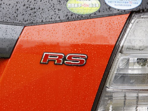 Характеристики автомобиля Honda Fit 1.3 L (10.2010 - 04.2012): фото, вместимость, скорость, двигатель, топливо, масса, отзывы