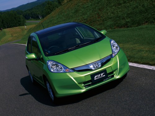 Характеристики автомобиля Honda Fit 1.3 L (10.2010 - 04.2012): фото, вместимость, скорость, двигатель, топливо, масса, отзывы