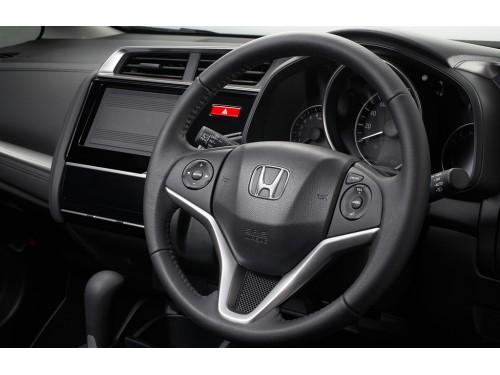 Характеристики автомобиля Honda Fit 1.3 13G F Package Fine Edition 4WD (09.2016 - 05.2017): фото, вместимость, скорость, двигатель, топливо, масса, отзывы