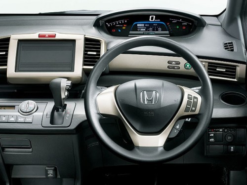 Характеристики автомобиля Honda Freed Spike 1.5 G Just Selection+ 4WD (11.2013 - 03.2014): фото, вместимость, скорость, двигатель, топливо, масса, отзывы
