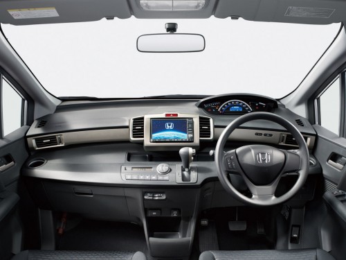 Характеристики автомобиля Honda Freed Spike 1.5 G Just Selection+ (11.2013 - 03.2014): фото, вместимость, скорость, двигатель, топливо, масса, отзывы