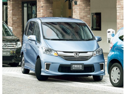 Характеристики автомобиля Honda Freed 1.5 G 4WD (04.2014 - 08.2016): фото, вместимость, скорость, двигатель, топливо, масса, отзывы