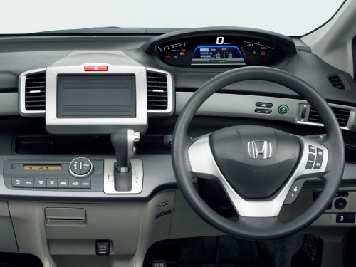 Характеристики автомобиля Honda Freed 1.5 G (10.2011 - 10.2012): фото, вместимость, скорость, двигатель, топливо, масса, отзывы
