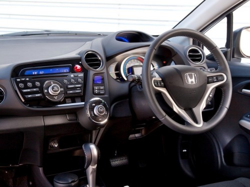 Характеристики автомобиля Honda Insight 1.3 L (02.2009 - 09.2010): фото, вместимость, скорость, двигатель, топливо, масса, отзывы