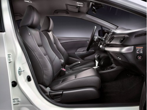 Характеристики автомобиля Honda Insight 1.3 Elegance (02.2012 - 08.2013): фото, вместимость, скорость, двигатель, топливо, масса, отзывы