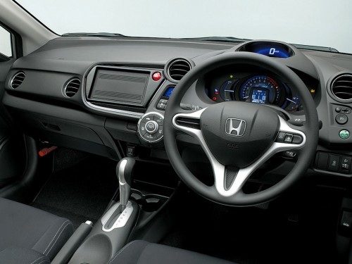 Характеристики автомобиля Honda Insight 1.3 L (05.2013 - 03.2014): фото, вместимость, скорость, двигатель, топливо, масса, отзывы