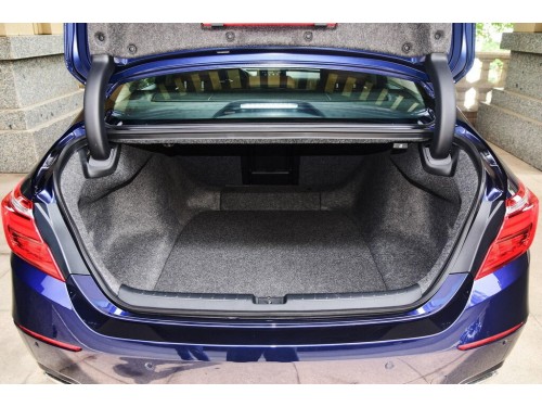 Характеристики автомобиля Honda Inspire 1.5T CVT 260Turbo Elegance V (10.2018 - 10.2021): фото, вместимость, скорость, двигатель, топливо, масса, отзывы