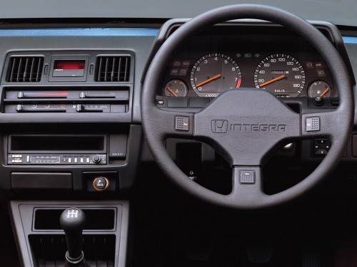 Характеристики автомобиля Honda Integra 1.6 LS (10.1987 - 03.1989): фото, вместимость, скорость, двигатель, топливо, масса, отзывы