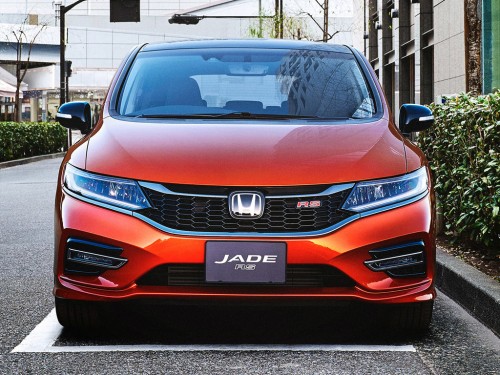 Характеристики автомобиля Honda Jade 1.5 G Honda Sensing (05.2018 - 07.2020): фото, вместимость, скорость, двигатель, топливо, масса, отзывы
