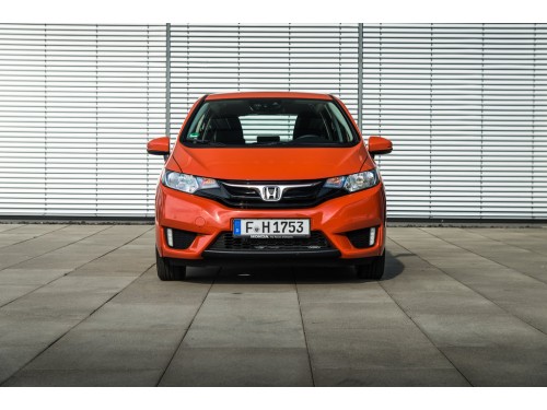 Характеристики автомобиля Honda Jazz 1.3 MT Trend (09.2015 - 08.2017): фото, вместимость, скорость, двигатель, топливо, масса, отзывы
