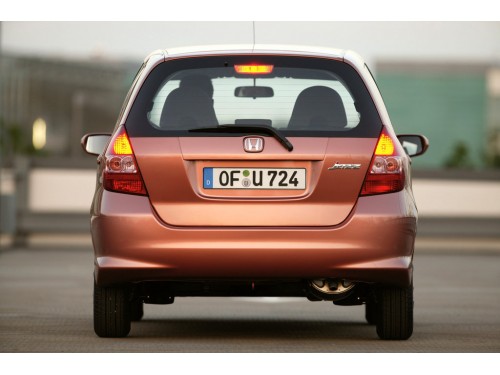 Характеристики автомобиля Honda Jazz 1.4 MT ES (09.2005 - 10.2008): фото, вместимость, скорость, двигатель, топливо, масса, отзывы