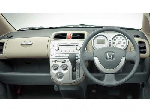 Характеристики автомобиля Honda Life 660 C (01.2004 - 09.2004): фото, вместимость, скорость, двигатель, топливо, масса, отзывы