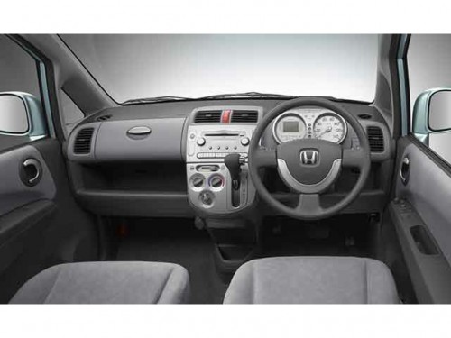 Характеристики автомобиля Honda Life 660 C turbo (01.2004 - 09.2004): фото, вместимость, скорость, двигатель, топливо, масса, отзывы