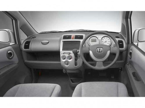 Характеристики автомобиля Honda Life 660 Diva turbo (12.2004 - 09.2005): фото, вместимость, скорость, двигатель, топливо, масса, отзывы