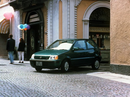 Характеристики автомобиля Honda Logo 1.3 B (10.1996 - 10.1998): фото, вместимость, скорость, двигатель, топливо, масса, отзывы