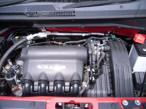 Характеристики автомобиля Honda Mobilio Spike 1.5 A L package (02.2004 - 11.2005): фото, вместимость, скорость, двигатель, топливо, масса, отзывы