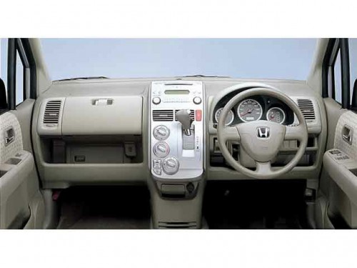 Характеристики автомобиля Honda Mobilio 1.5 Y (12.2001 - 11.2002): фото, вместимость, скорость, двигатель, топливо, масса, отзывы