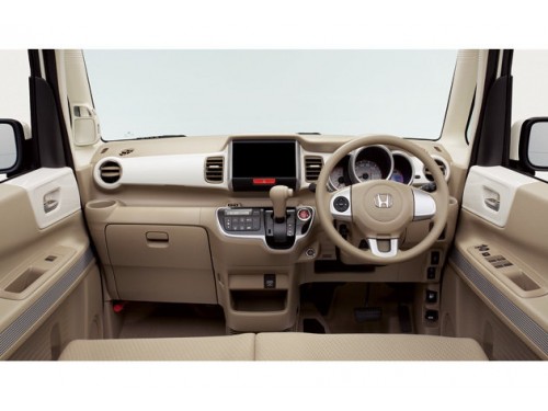 Характеристики автомобиля Honda N-BOX Slash 660 G L Interior Color Package (01.2018 - 02.2020): фото, вместимость, скорость, двигатель, топливо, масса, отзывы