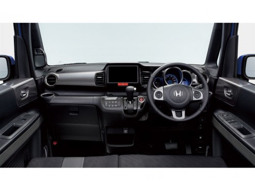 Характеристики автомобиля Honda N-BOX Slash 660 G L Interior Color Package (01.2018 - 02.2020): фото, вместимость, скорость, двигатель, топливо, масса, отзывы