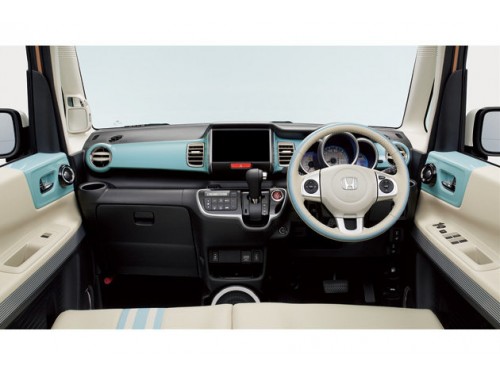 Характеристики автомобиля Honda N-BOX Slash 660 G (09.2016 - 12.2017): фото, вместимость, скорость, двигатель, топливо, масса, отзывы