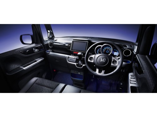 Характеристики автомобиля Honda N-BOX 660 C 4WD (11.2015 - 08.2017): фото, вместимость, скорость, двигатель, топливо, масса, отзывы