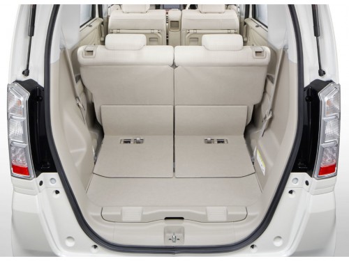 Характеристики автомобиля Honda N-BOX 660 G L Package (02.2015 - 10.2015): фото, вместимость, скорость, двигатель, топливо, масса, отзывы