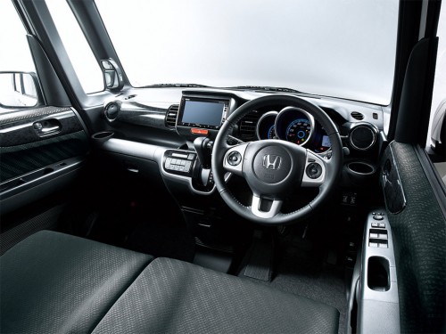 Характеристики автомобиля Honda N-BOX 660 Custom G A Package 2-Tone Color Style 4WD (12.2013 - 01.2015): фото, вместимость, скорость, двигатель, топливо, масса, отзывы