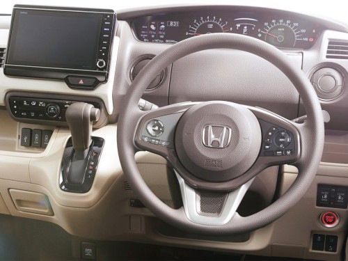 Характеристики автомобиля Honda N-BOX 660 G L Honda Sensing (09.2017 - 09.2019): фото, вместимость, скорость, двигатель, топливо, масса, отзывы