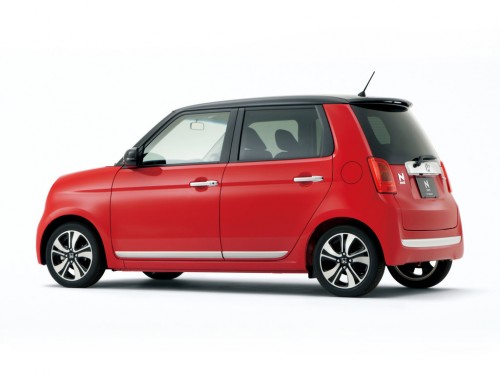 Характеристики автомобиля Honda N-ONE 660 Premium (11.2012 - 04.2014): фото, вместимость, скорость, двигатель, топливо, масса, отзывы