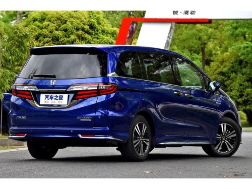 Характеристики автомобиля Honda Odyssey 2.0 e-CVT Premium (04.2019 - 10.2020): фото, вместимость, скорость, двигатель, топливо, масса, отзывы