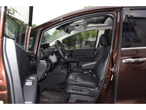 Характеристики автомобиля Honda Odyssey 2.0 e-CVT Extreme (04.2019 - 11.2021): фото, вместимость, скорость, двигатель, топливо, масса, отзывы