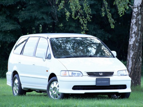 Характеристики автомобиля Honda Odyssey 2.3 L (08.1997 - 10.1998): фото, вместимость, скорость, двигатель, топливо, масса, отзывы