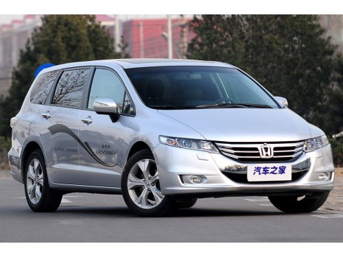 Характеристики автомобиля Honda Odyssey 2.4 AT Leading (07.2012 - 11.2013): фото, вместимость, скорость, двигатель, топливо, масса, отзывы