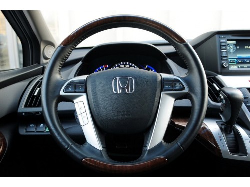 Характеристики автомобиля Honda Odyssey 2.4 AT Elite (07.2012 - 07.2014): фото, вместимость, скорость, двигатель, топливо, масса, отзывы