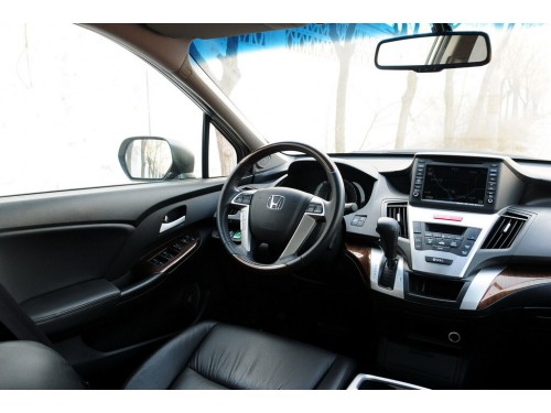 Характеристики автомобиля Honda Odyssey 2.4 AT Comfort (12.2013 - 07.2014): фото, вместимость, скорость, двигатель, топливо, масса, отзывы