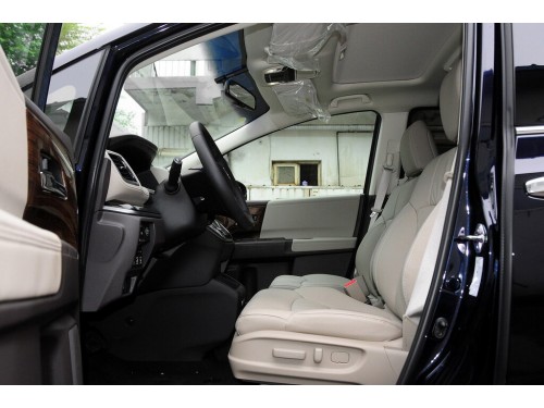 Характеристики автомобиля Honda Odyssey 2.4 CVT Luxury (07.2015 - 01.2017): фото, вместимость, скорость, двигатель, топливо, масса, отзывы