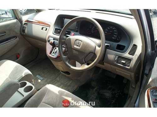 Характеристики автомобиля Honda Odyssey 2.3 MQ (09.2000 - 10.2001): фото, вместимость, скорость, двигатель, топливо, масса, отзывы