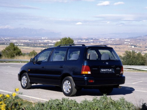 Характеристики автомобиля Honda Shuttle 2.2 AT ES (03.1995 - 08.1998): фото, вместимость, скорость, двигатель, топливо, масса, отзывы