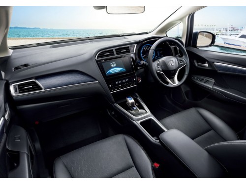 Характеристики автомобиля Honda Shuttle 1.5 G 4WD (05.2015 - 07.2016): фото, вместимость, скорость, двигатель, топливо, масса, отзывы
