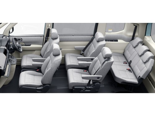 Характеристики автомобиля Honda Stepwgn 2.0 e:HEV AIR 7 seater (05.2022 - н.в.): фото, вместимость, скорость, двигатель, топливо, масса, отзывы